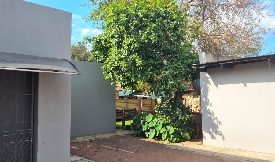 7 Bedroom Property for Sale in Oos Einde North West